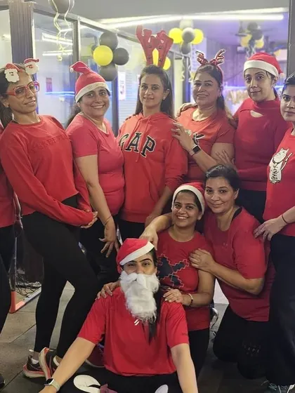 More jingles and mingles from our Christmas celebration. It's all about making memories with our fit fam.