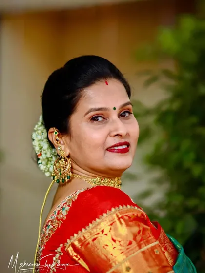 A beautiful close-up of Sandhya, her smile is so warm and genuine.