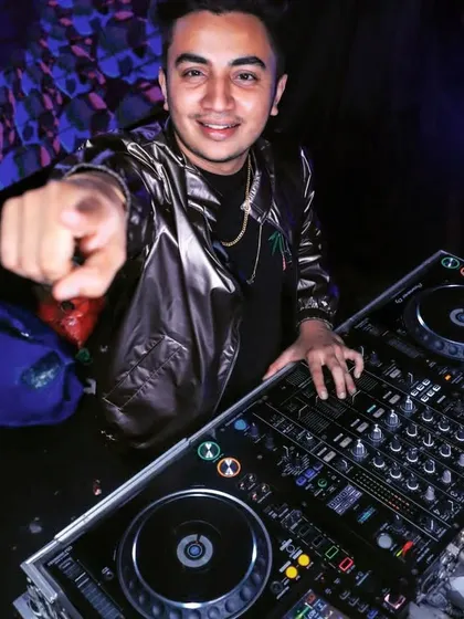 Pointing directly at the camera, inviting you to the party. This is the confidence and energy I bring to every single event.