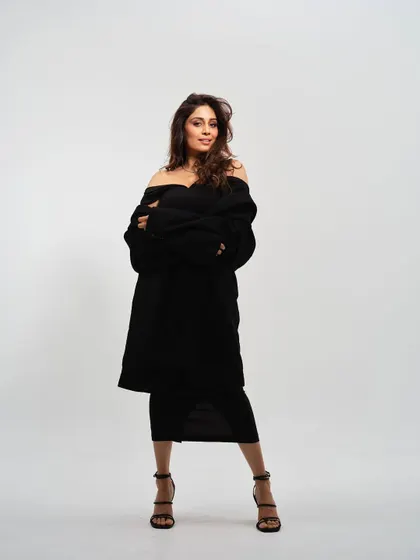 A full-length shot of the soft glam look. The simple, elegant makeup and voluminous hair are versatile enough to work with both casual and formal outfits.
