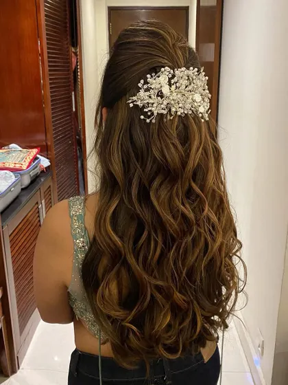 Accessorizing messy looks is my favorite. This beautiful silver clip adds a touch of sparkle to the voluminous, textured waves created with my extensions.