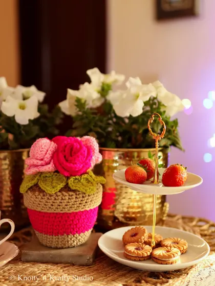 Tea time stories, featuring my Rosie Posie potted flower arrangement. It’s the perfect little companion for an afternoon treat.