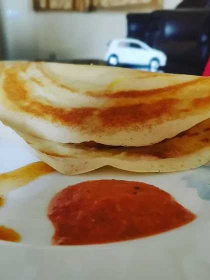 A perfectly crisp and golden-brown plain dosa, served with a side of spicy tomato chutney. A South Indian classic I offer for breakfast and live counters.