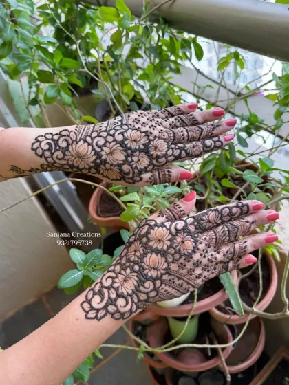 I love a full hand of bold, beautiful florals. This Dubai-style design is all about making an impact with its dense flower patterns and intricate details, perfect for any grand celebration.