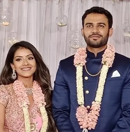 A closer look at the matched couple, Leena and Karan, during their reception.