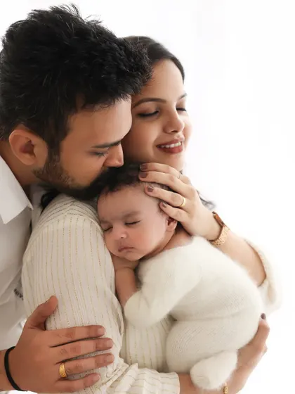 There is nothing more precious than the first few days with your newborn. In the quiet of my studio, I capture the overwhelming love and tenderness as you hold your entire world in your arms.