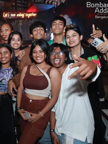 Another shot of the large group of friends. The more, the merrier.
