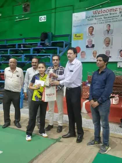 Vivyan Gada and Trissha Ludbe receiving their awards at the Second Maharashtra State Ranking Tournament for their semifinalist and runner-up performances.