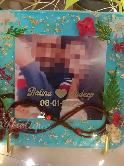 The thali rope is such a sacred part of a wedding ceremony. I preserved it here in this custom resin photo frame, creating an infinity symbol to represent everlasting love.