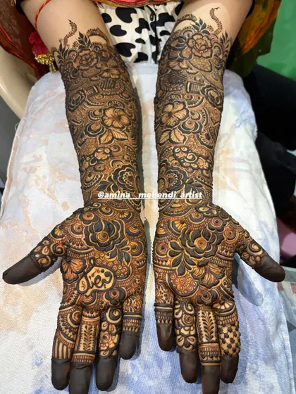 This is an example of my signature full-arm floral mehendi. I love creating dense, intricate patterns with elements like roses, paisleys, and detailed fillers to give you a rich and traditional look for any celebration.