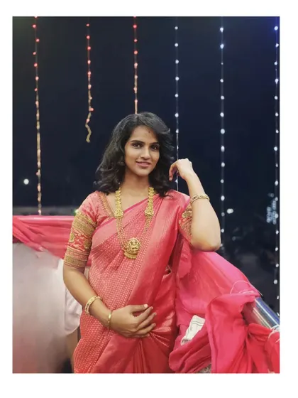 This elegant Lakshmi pendant necklace is a beautiful choice for pre-wedding functions or as part of a layered bridal set. It is available for rent for any occasion.