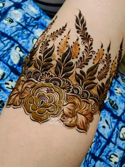 A beautiful bridal start-up featuring bold leaves and delicate floral work.