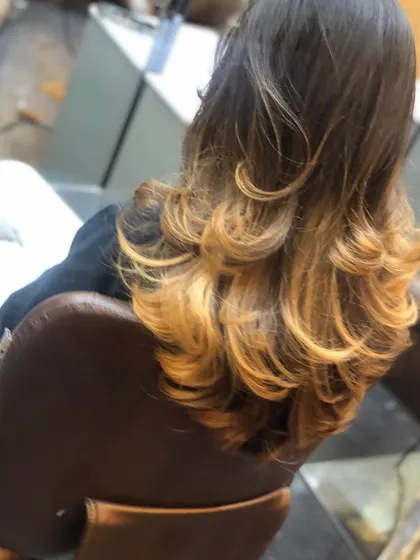 The back view of the golden ombre, showing the graduation of colour from dark to light.