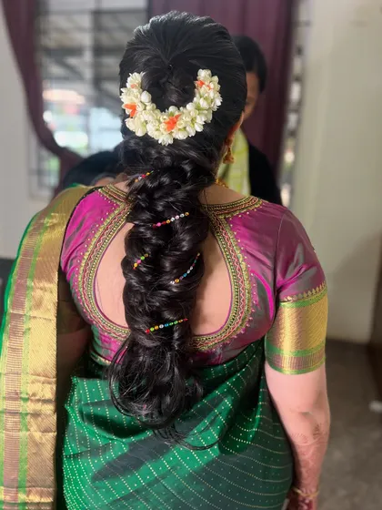 The classic Poola Jada is a hallmark of South Indian brides. Here are different variations, from heavy temple-style accessories to delicate floral arrangements.
