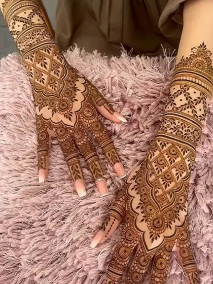 This is a beautiful example of an Arabic-inspired bridal design, with flowing patterns that create a delicate yet full look. The style is modern and very elegant.