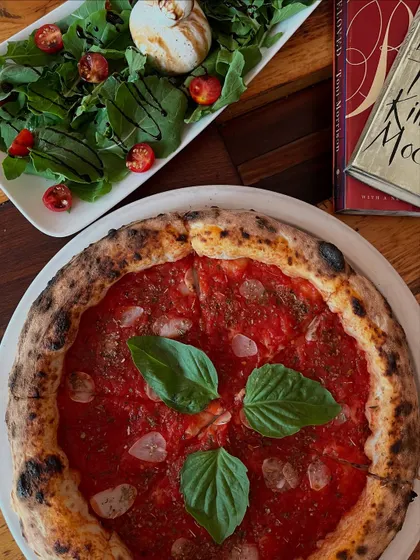 The perfect pairing: our vegan Marinara pizza with a fresh Burrata salad.
