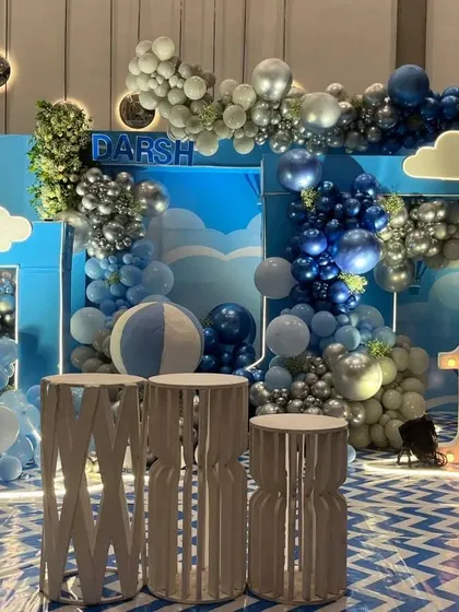 A closer look at the blue and silver balloon garland and cloud props.