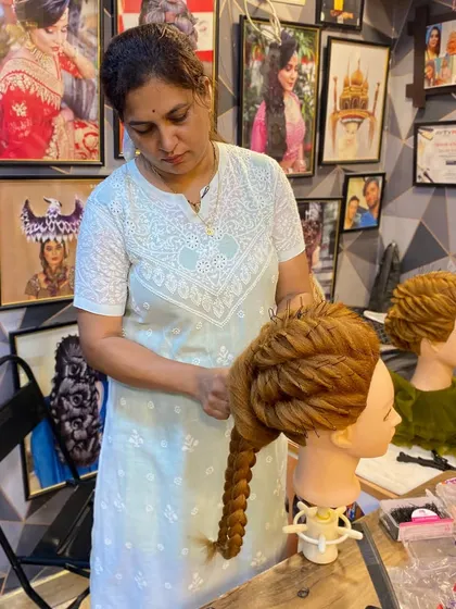The same student progressing on her braided hairstyle. You can see her applying the techniques learned in class to build a complex and beautiful design.