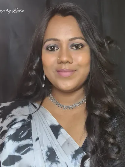 A "no filter" look at a simple and elegant party makeup style. The focus is on clean skin and defined eyes, perfect for someone who prefers a more natural look.