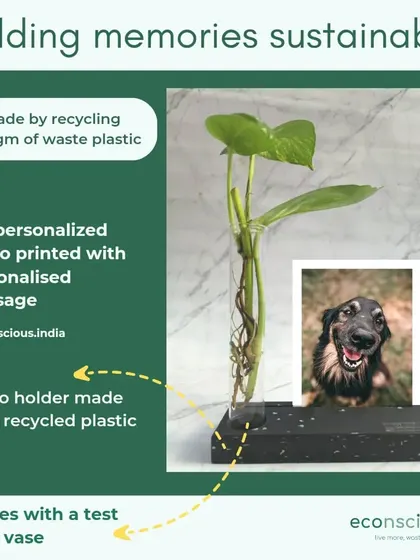 Hold your memories sustainably with our unique photo holder. Made from 150 grams of recycled plastic, it includes a test tube vase for a fresh plant cutting, combining photos and nature in one beautiful piece.