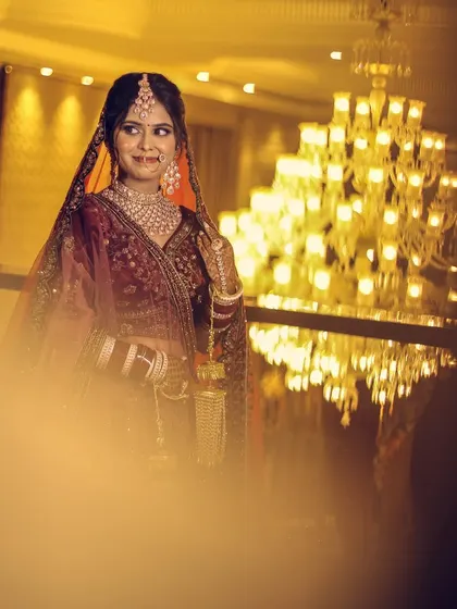 A beautiful bridal portrait with a grand chandelier in the background, adding a touch of opulence.