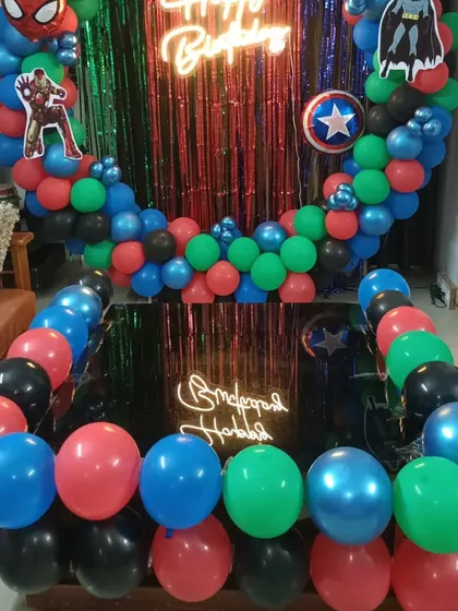A view of the lower part of the Avengers ring, showing how the balloons fill the space.