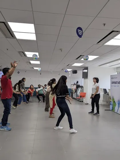 A full view of the setup at a Mercer corporate wellness session. No matter the size of the group or the space, I create an inclusive and fun fitness party.