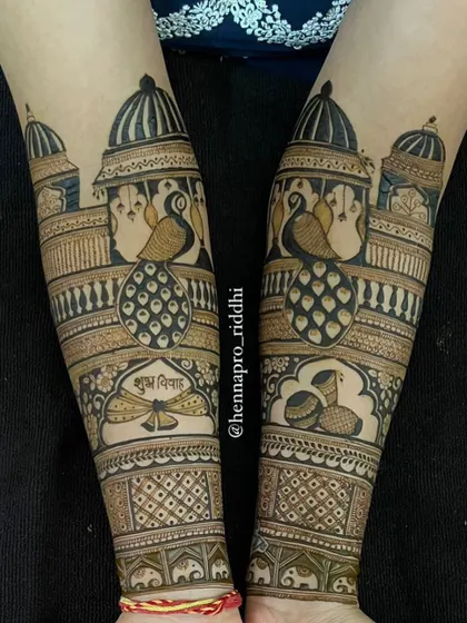 Beautiful beginnings. This design features grand peacock motifs at the top of the arm, with "Shubh Vivah" written to bless the auspicious occasion, along with other traditional symbols.