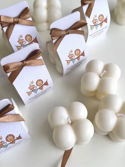 For a jungle or animal-themed baby shower, I can create custom packaging like this, featuring cute safari animals.
