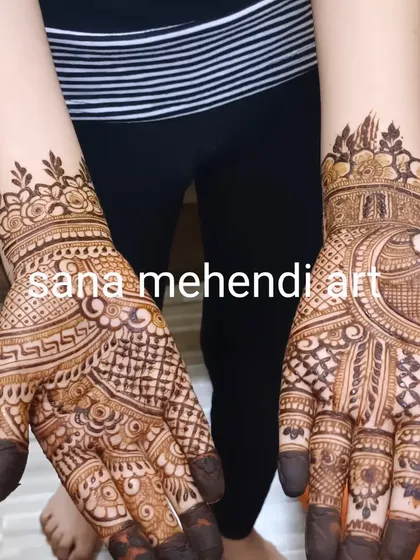 A classic guest mehendi design with good coverage and traditional patterns.