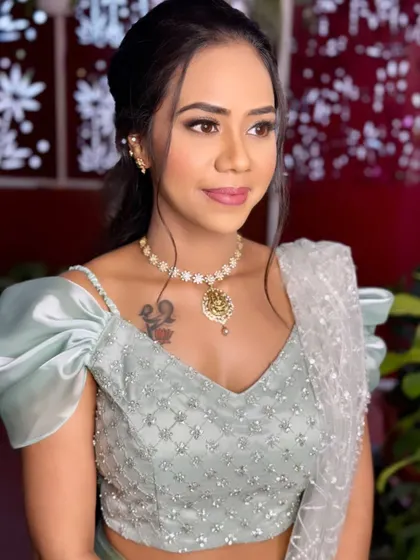 A dreamy sangeet look for the beautiful Apoorva. The shimmery eyeshadow and soft pink lip created a romantic and ethereal vibe.