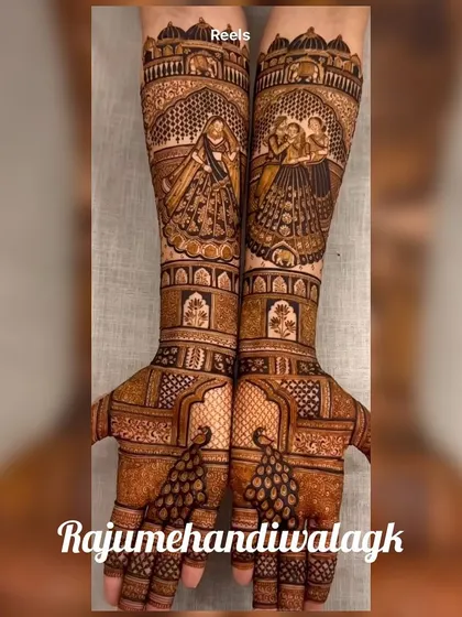 This design features a unique portrait of the bride in her doli, along with other wedding scenes, creating a beautiful narrative of her journey.