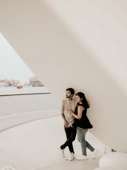 Using the unique architectural shapes to frame the couple in a modern and artistic way.