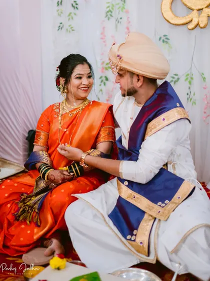 A sweet moment of conversation between Aparna and Mayuresh during their wedding ceremony.