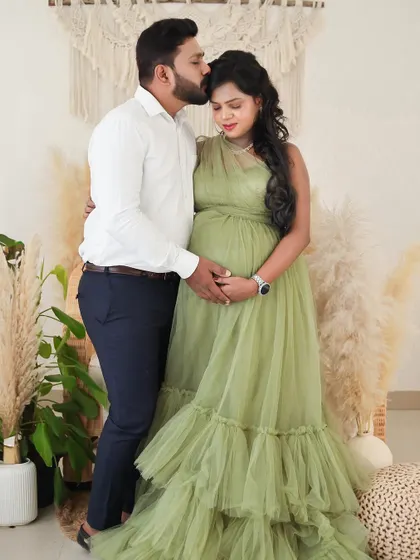 A tender moment between partners in our boho-themed studio. We guide you into natural poses that feel authentic and full of emotion.