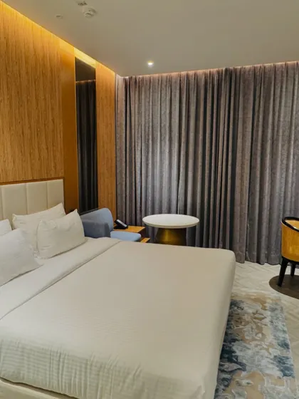 A look at a standard king-size hotel room we can book for your wedding guests. We check for cleanliness, space, and amenities to ensure a comfortable stay.
