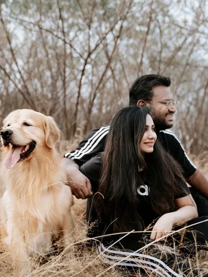 A candid moment with Archie the golden retriever and his family relaxing together during our outdoor session in Pune.