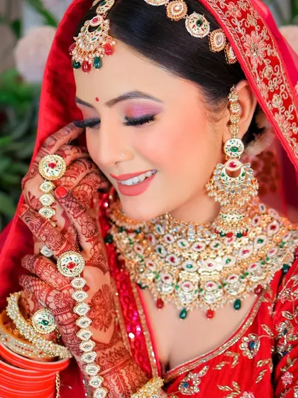 A joyful, smiling portrait that radiates happiness. Capturing these moments is what wedding photography is all about.