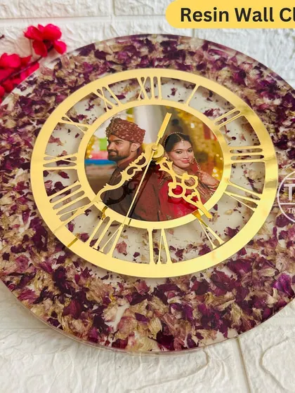 The label "Resin Wall Clock" highlights one of my core product offerings. This piece combines a photo, preserved flowers, and a functional clock.