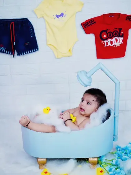Our bathtub theme is a fun and unique way to capture baby photos. This little one is enjoying a bubbly bath with rubber ducks.