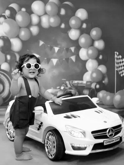 A cool and confident pose in black and white. This racer-themed shoot looks extra stylish in monochrome.