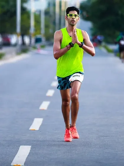 A runner in a moment of gratitude and focus during the race. The Freedom Run is as much a mental journey as it is a physical one.