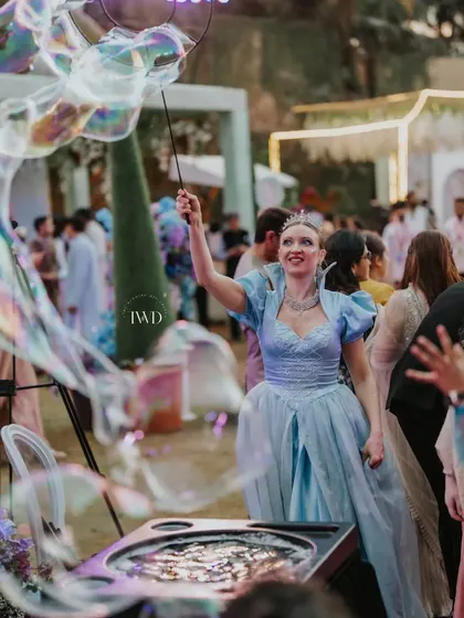 Dearest Reader, a Royal Garden Affair is not complete without a touch of whimsy. Inspired by Bridgerton, we included a bubble artist dressed as Cinderella, delighting guests and adding a magical, interactive element to the evening.