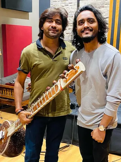 A session at TAG Institute with Divi, where we experimented with different microphones to find the perfect sound for the sitar recording.