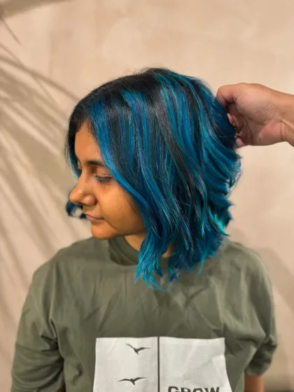 Another angle of this beautiful blue hair. The waves really make the color come to life. (No filter)