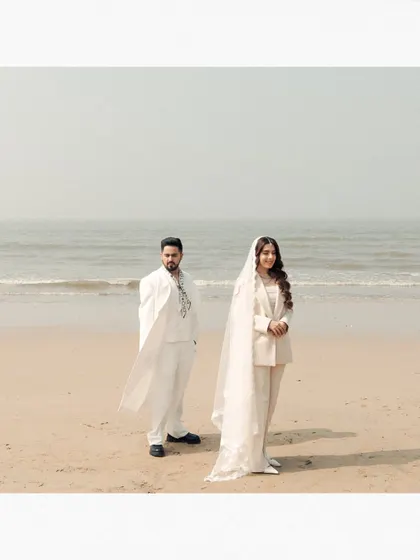 A modern couple against the timeless expanse of the sea. The bride's choice of a pantsuit and veil speaks to her unique personality, a story I was honored to tell. This portrait shows my love for capturing weddings that are authentic and unconventional.