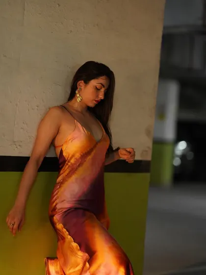 Another artistic shot in the parking garage, playing with the ambient light and shadows.