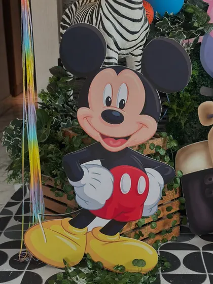 Custom cutouts of beloved characters like Donald Duck and Mickey Mouse were placed throughout the venue, creating perfect photo opportunities for the little guests.