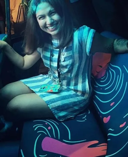 A throwback to 2017 and my first project after quitting my corporate job. I collaborated with 7 other artists to create this moving piece of art on a taxi for Asian Paints. It was terrifying and magical.