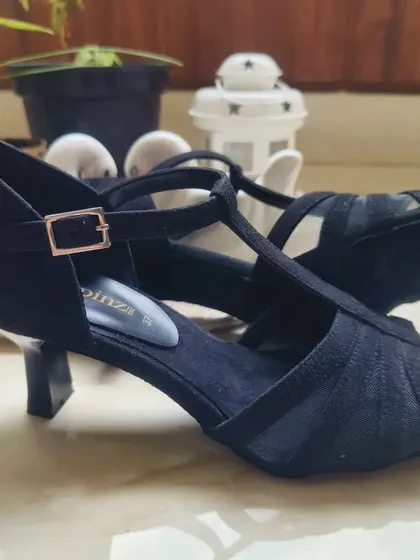 The flared heel is a key feature we obsessed over. This angle shows how it provides a wider, more stable base, giving you the confidence to dance for hours, whether you are in a class or social dancing all night.